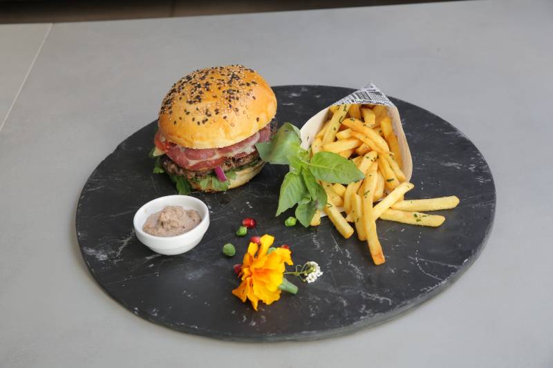 le burger corse dnas votre restaurant à Marseille