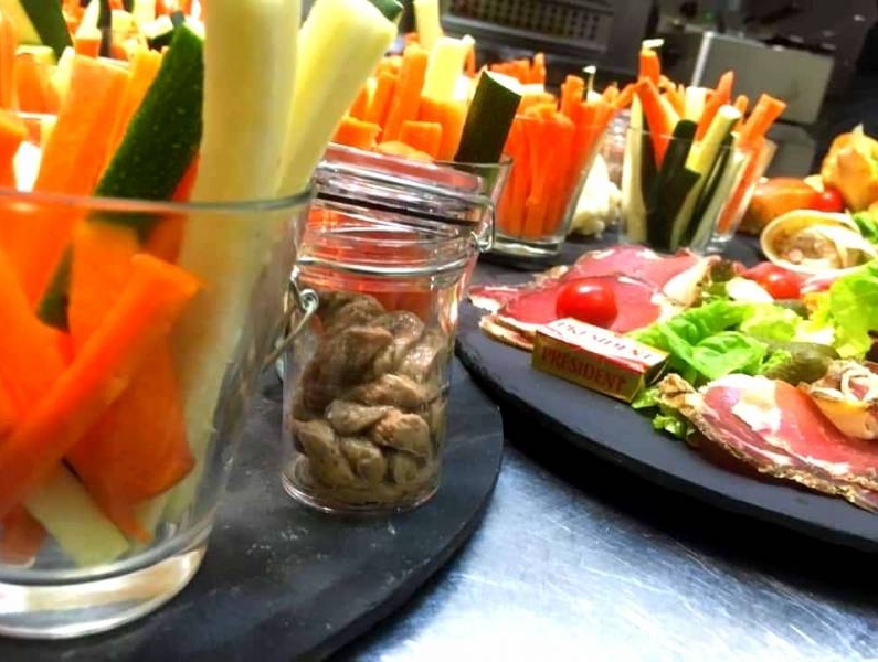 Organiser un repas de groupe, séminaire, réunion de travail dans un restaurant pour comité d'entreprise ou société sur Marseille dans le 4e arrondissement