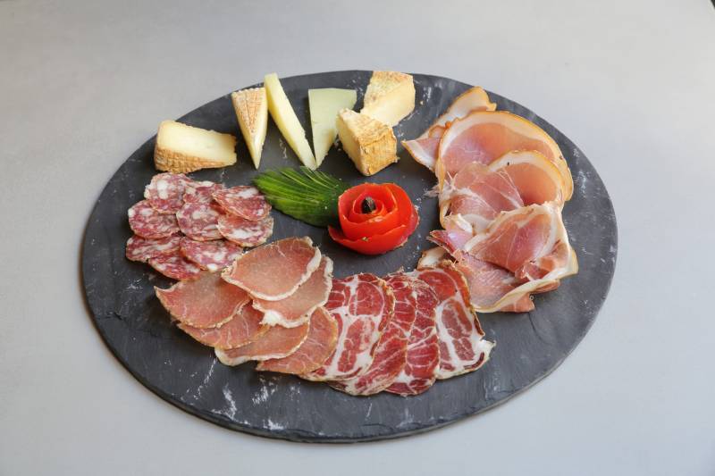 Ardoise de Charcuteries et de Fromages Corses pour 2