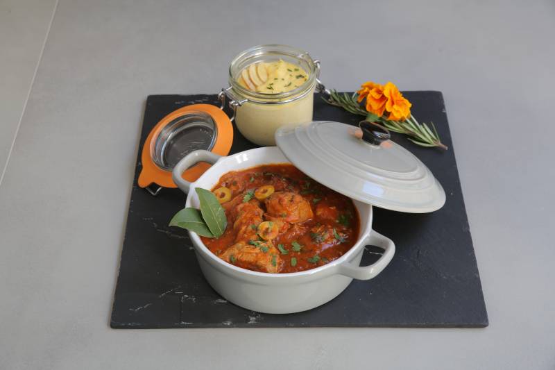 Sauté de Veau à la Corse Mijoté Avec ses Olives Vertes , Polenta Crémeuse